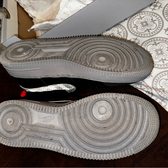 Nike Air Force LV8 size 7Y - Picture 3 of 3